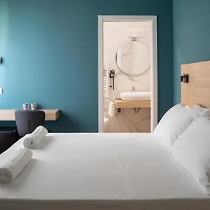 https://nolana-28-rooms-in-naples.hotels-amalfi.com