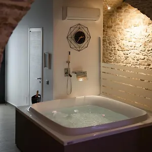 123 Luxury Con Jacuzzi , Palo del Colle Italy